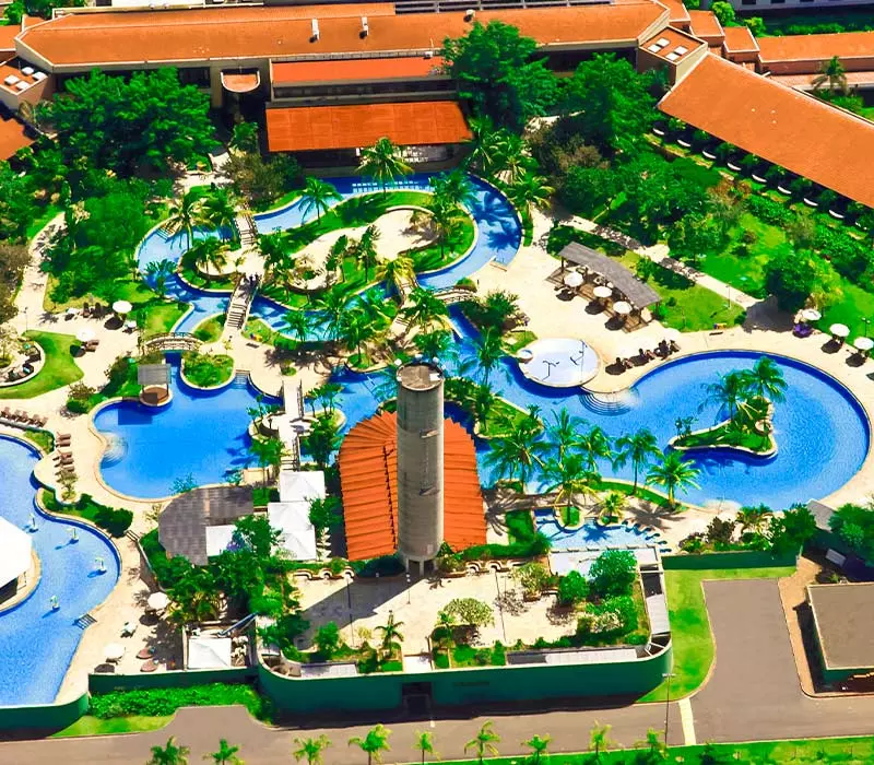 O complexo de piscinas do Blue Tree Lins.